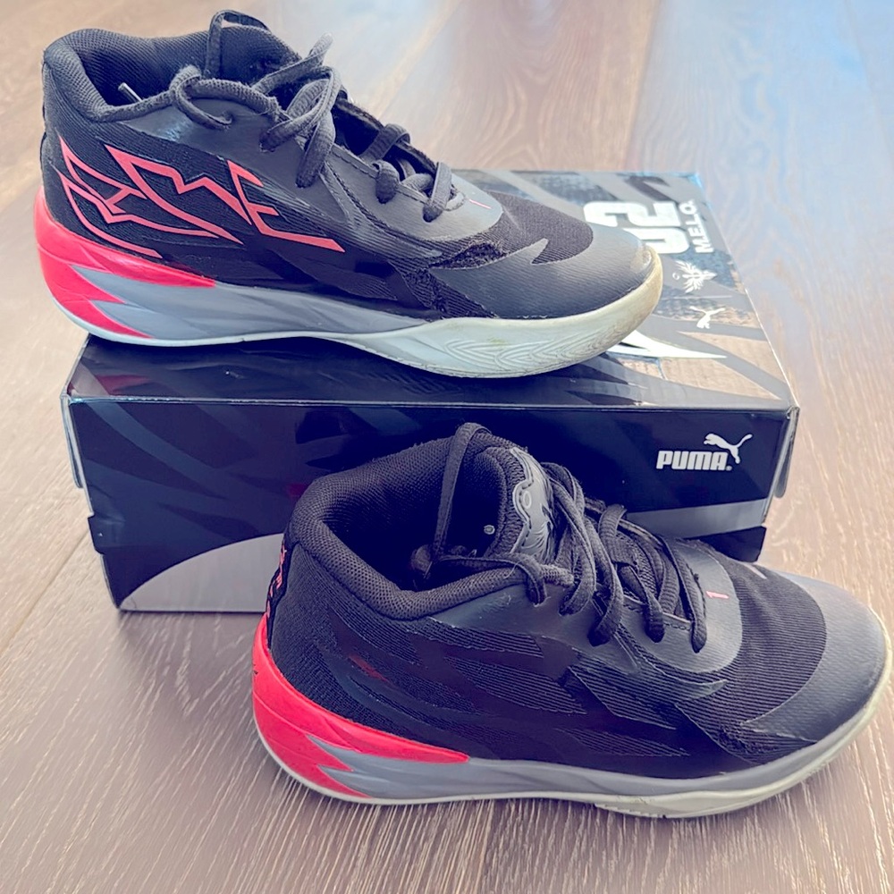 PUMA LAMELO BALL MB.02 basketball shoes. Kids size 1. EUC.